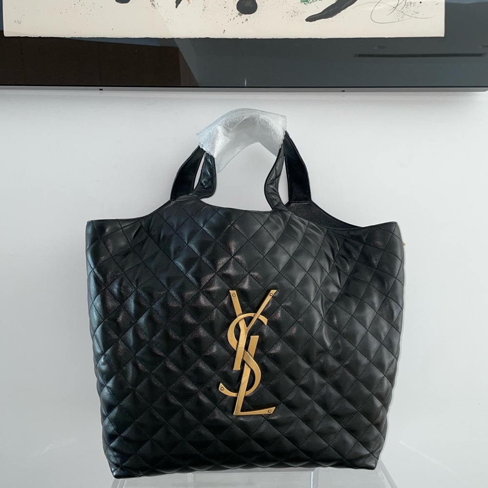 ICARE Maxi Shopping bag in Quilted Lambskin